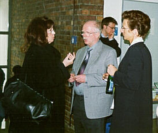 Frau Dr. Noeske, Dr. Breier und Frau Paschen (v. l. n. r.) im Randgespräch Frau Dr. Noeske, Dr. Breier und Frau Paschen (v. l. n. r.) im Randgespräch